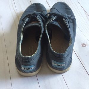 Toms lace up shoes